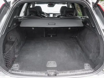 VOLVO XC60 R Design AWD B5 Benzin LEASING