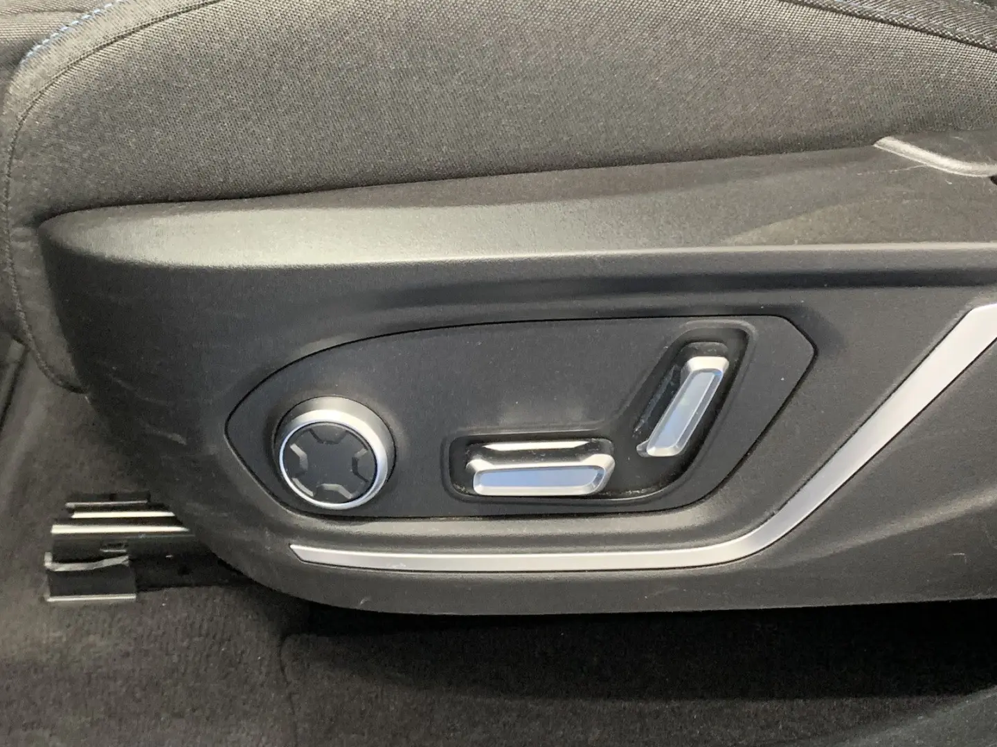 01 1.5 T PHEV Pano/SHZ/Navi/Cam/PDC/17,6kWh