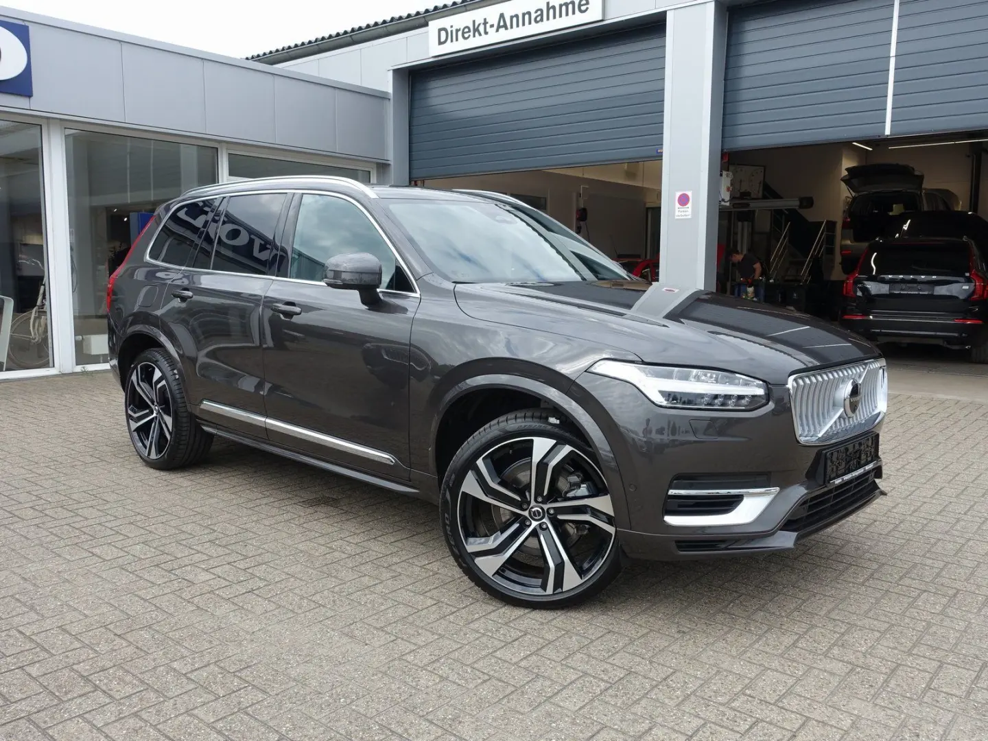 XC90T8 Bright AWD/HeadUP/Pano/FourC/AHK/360°/BLS