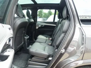 XC90T8 Bright AWD/HeadUP/Pano/FourC/AHK/360°/BLS
