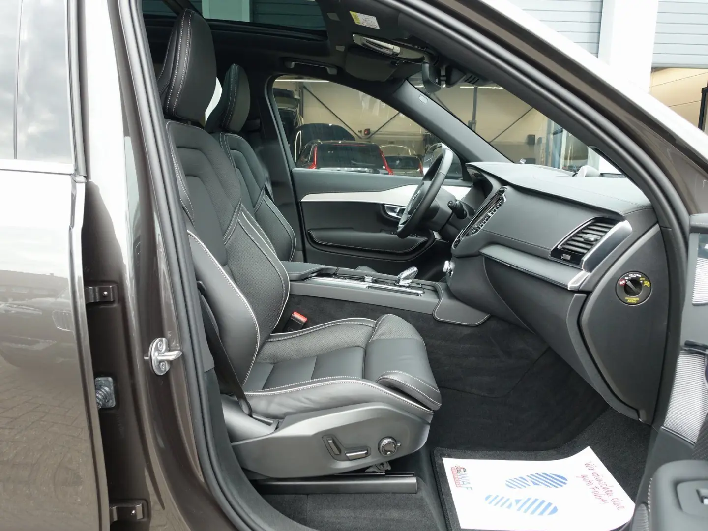 XC90T8 Bright AWD/HeadUP/Pano/FourC/AHK/360°/BLS