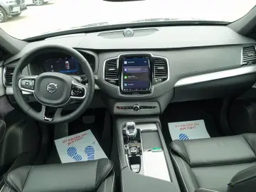 XC90T8 Bright AWD/HeadUP/Pano/FourC/AHK/360°/BLS