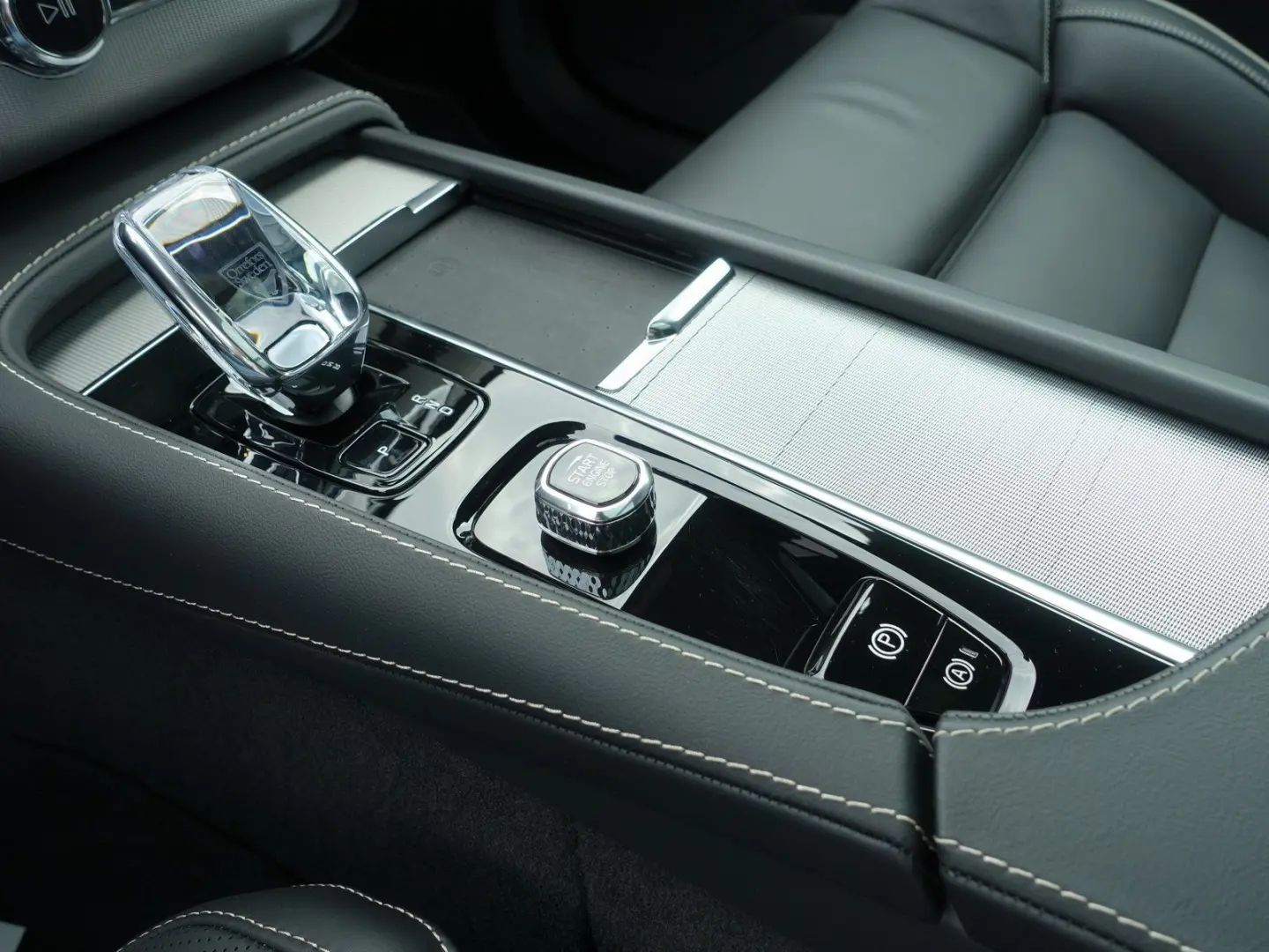 XC90T8 Bright AWD/HeadUP/Pano/FourC/AHK/360°/BLS