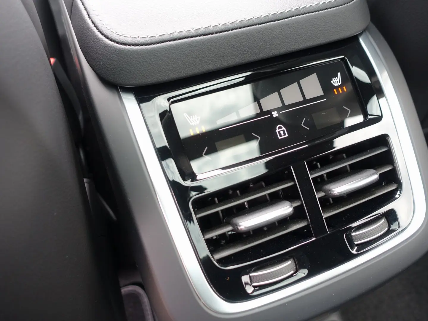 XC90T8 Bright AWD/HeadUP/Pano/FourC/AHK/360°/BLS