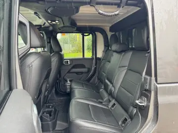 Gladiator Overland 4WD