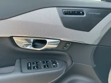 XC90 Recharge T8 AWD Plus Dark |LUFT|22
