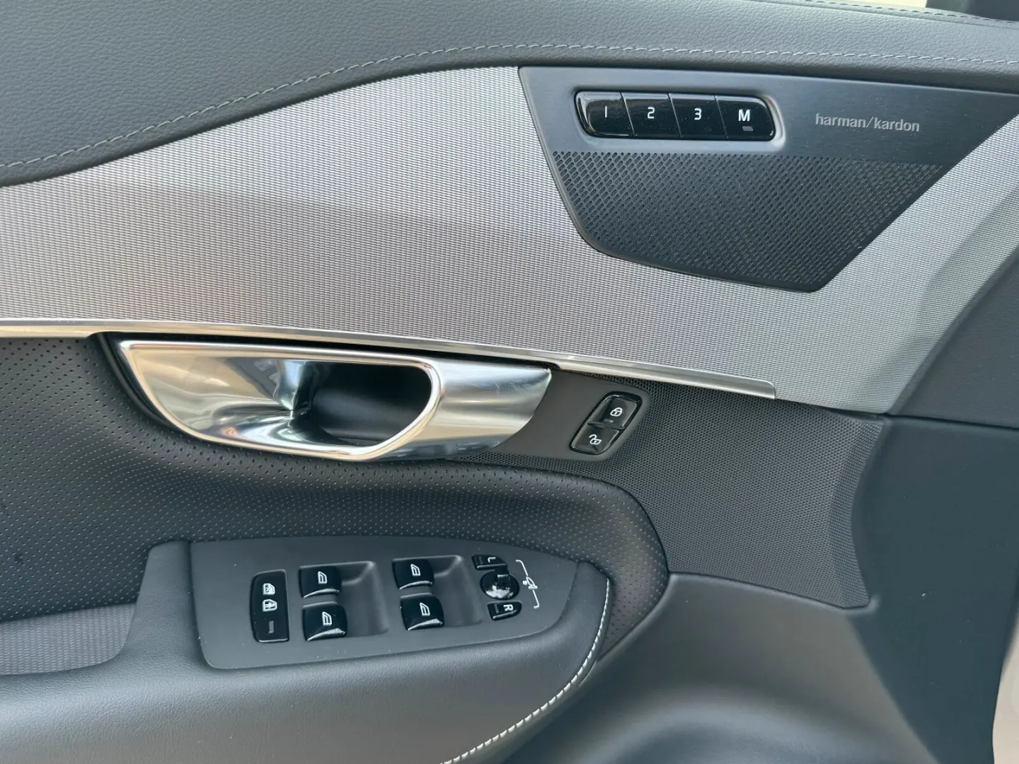 XC90 Recharge T8 AWD Plus Dark |LUFT|22