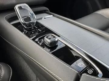 XC90 Recharge T8 AWD Plus Dark |LUFT|22