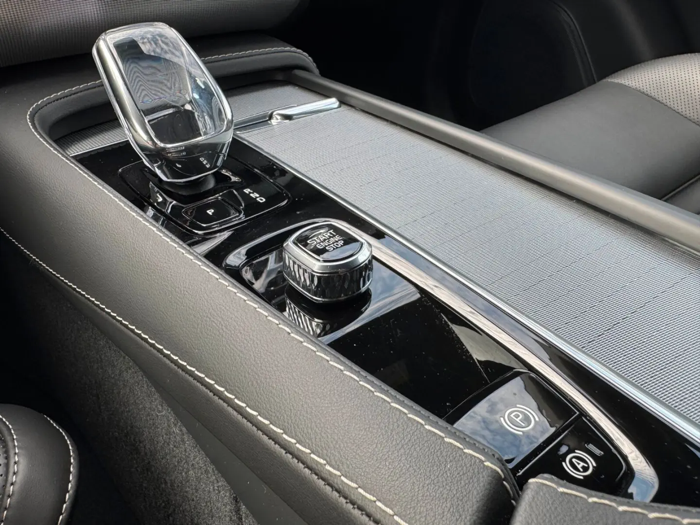 XC90 Recharge T8 AWD Plus Dark |LUFT|22