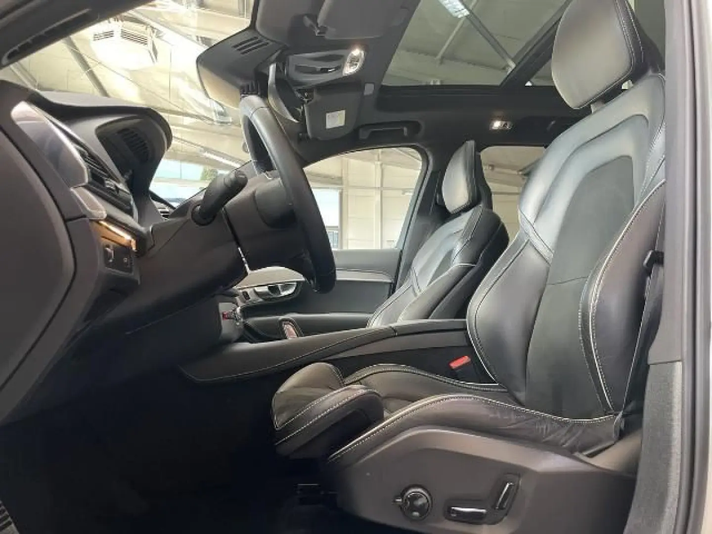 XC90  B5 D AWD RDesign LED BLIS BOWERS