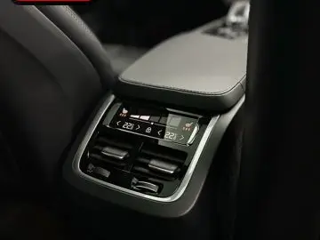 XC90 B5 AWD ULTIMATE BRIGHT 7SITZ+PANO+MASSAGE+