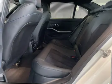 320d xDrive Limousine M Sport AHK Kamera HiFi