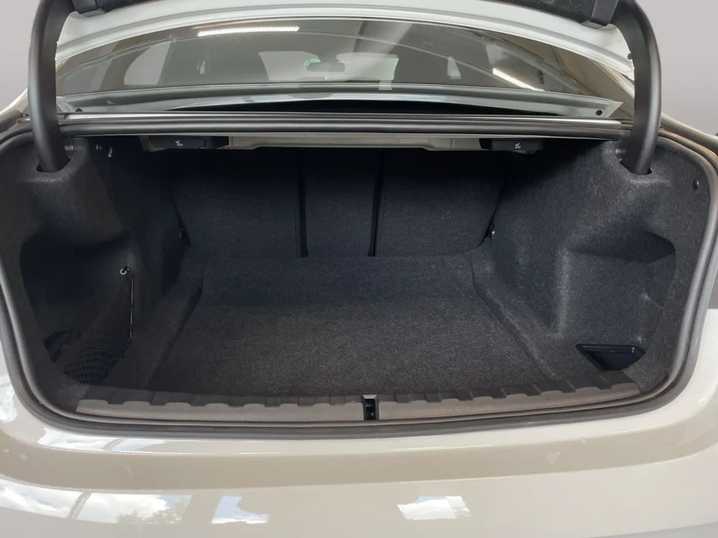 320d xDrive Limousine M Sport AHK Kamera HiFi
