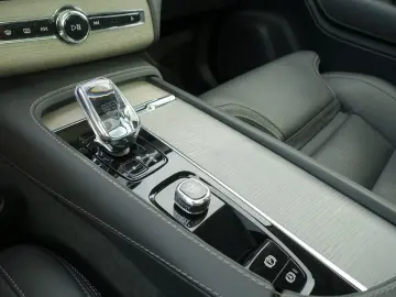 XC90 Recharge Ultimate T8 AWD/360°/Bowers/Massage/Cristal