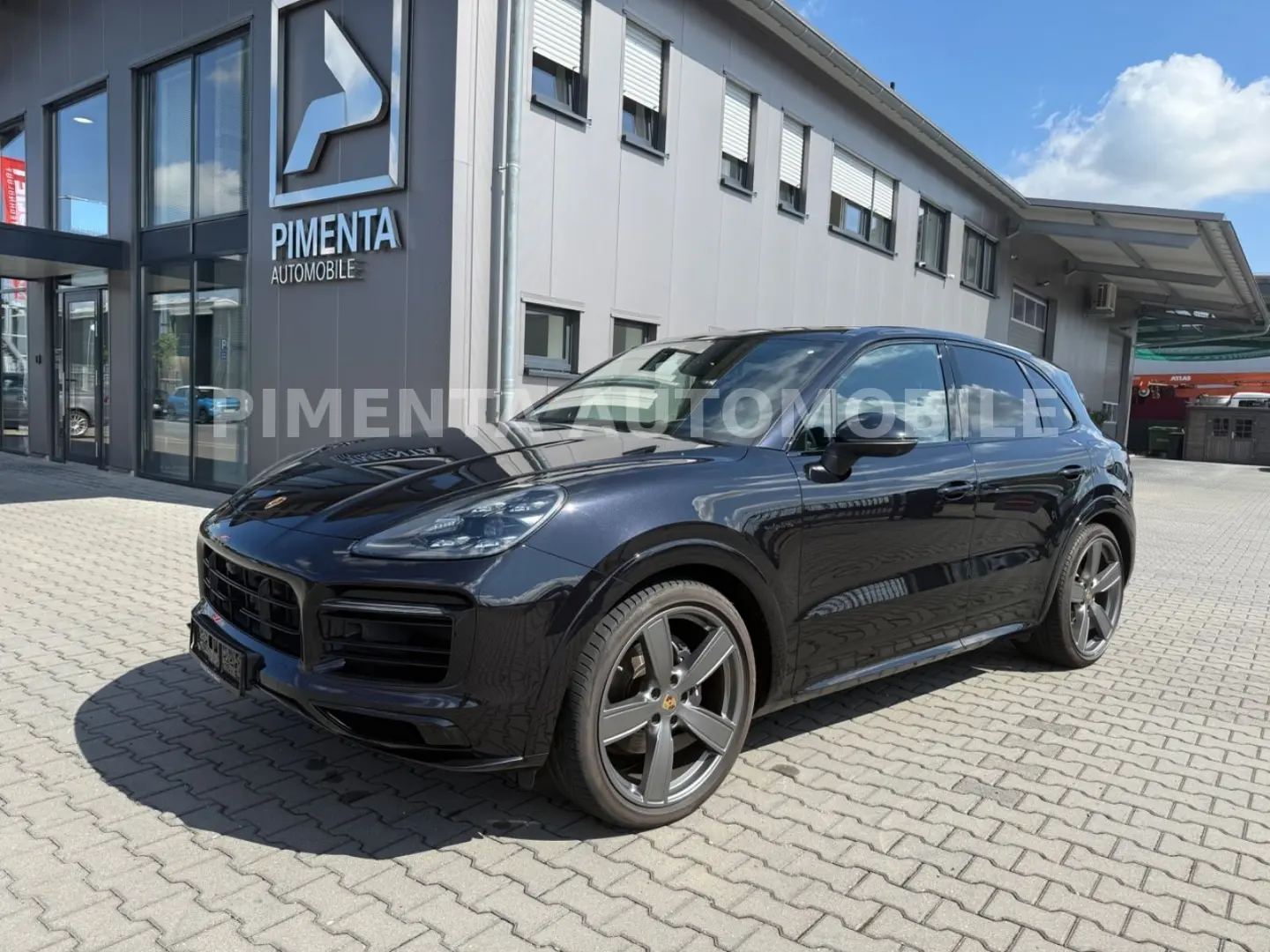 Cayenne E-Hybrid BLACK 22
