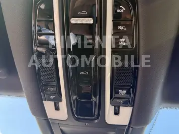 Cayenne E-Hybrid BLACK 22