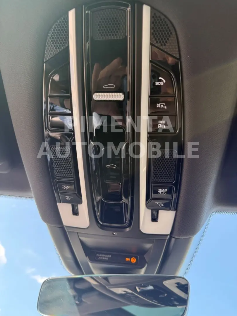 Cayenne E-Hybrid BLACK 22