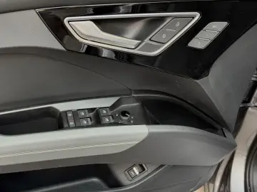 Q4 e-tron Sportback 50 Q MATRIX PDC KAMRERA SONO