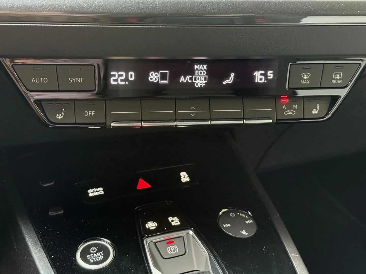 Q4 e-tron Sportback 50 Q MATRIX PDC KAMRERA SONO