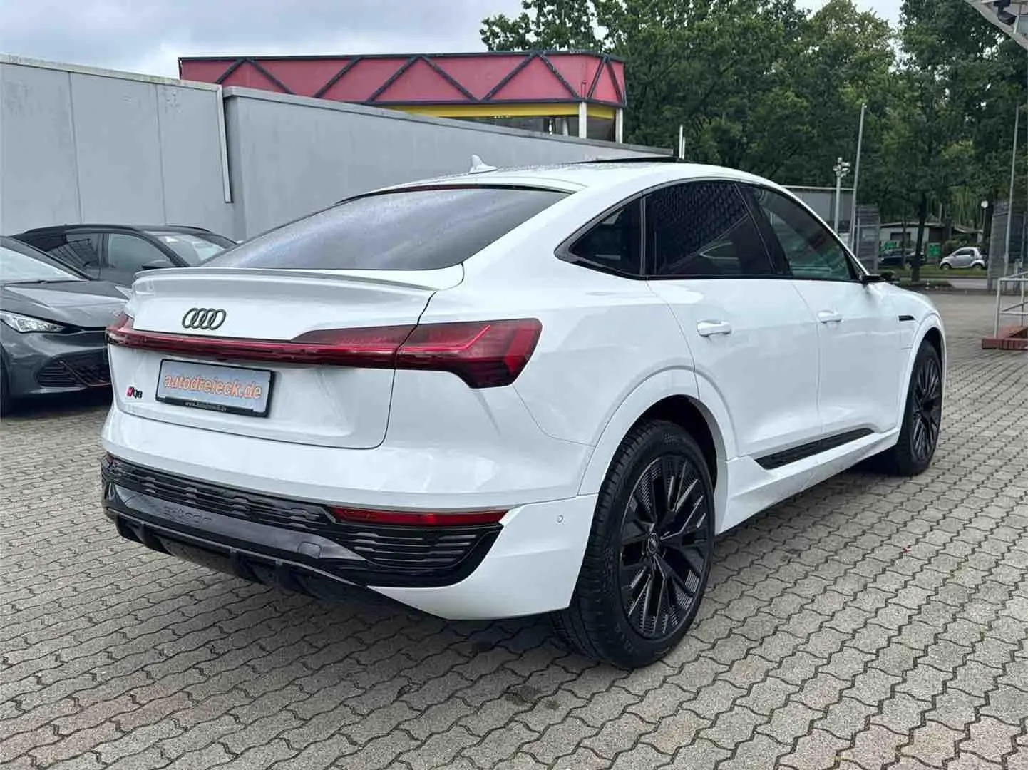 Q8 e-tron Sportback 55 S line ACC BLACK PANO 21Z