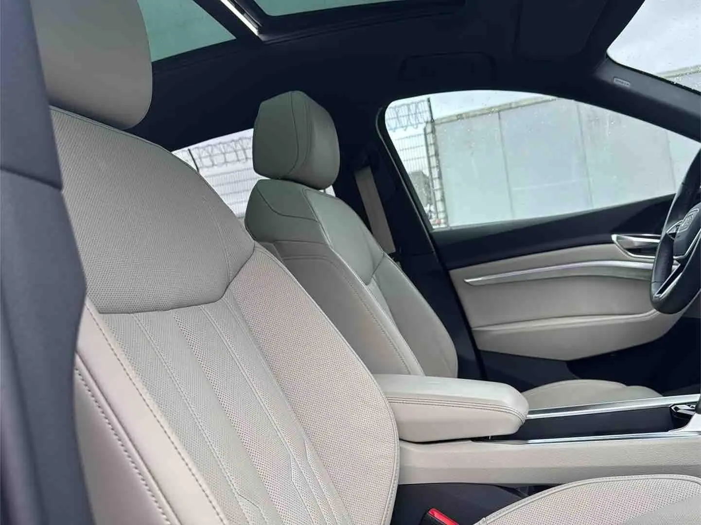 Q8 e-tron Sportback 55 S line ACC BLACK PANO 21Z