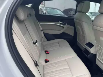 Q8 e-tron Sportback 55 S line ACC BLACK PANO 21Z
