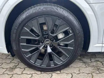 Q8 e-tron Sportback 55 S line ACC BLACK PANO 21Z