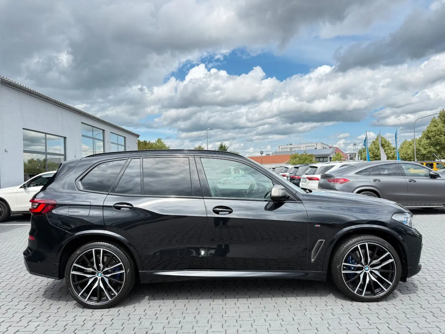 X5*M50i*INDIVIDUAL*360°ACC*B&W*HUD*LASER*AHK*DAB