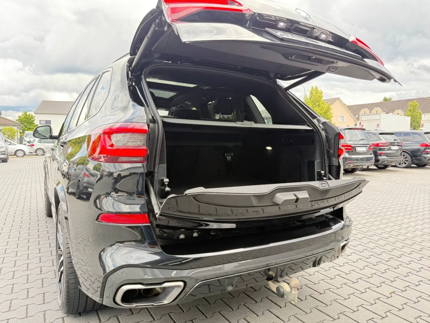 X5*M50i*INDIVIDUAL*360°ACC*B&W*HUD*LASER*AHK*DAB