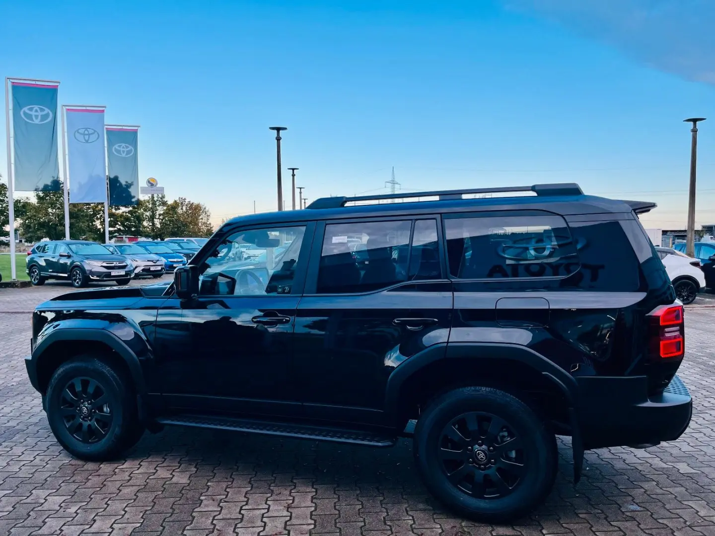 Land Cruiser 2,8 D-4D 150kW AWD Executive J25