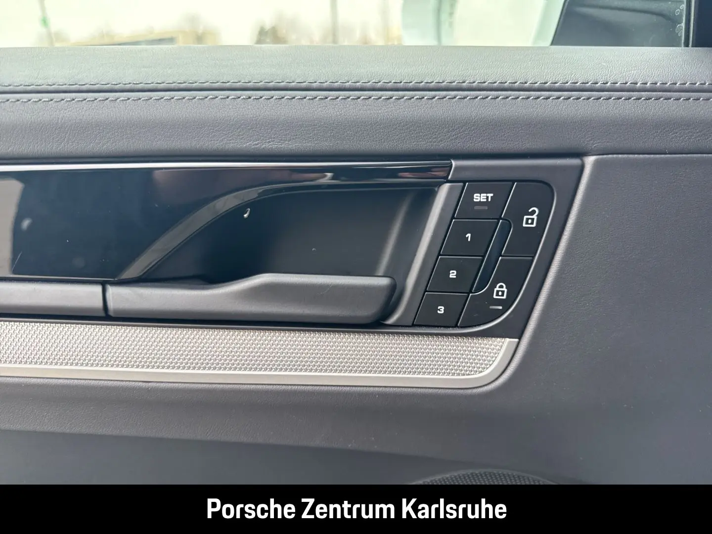 Cayenne E-Hybrid BOSE Luftfederung Panoramadach