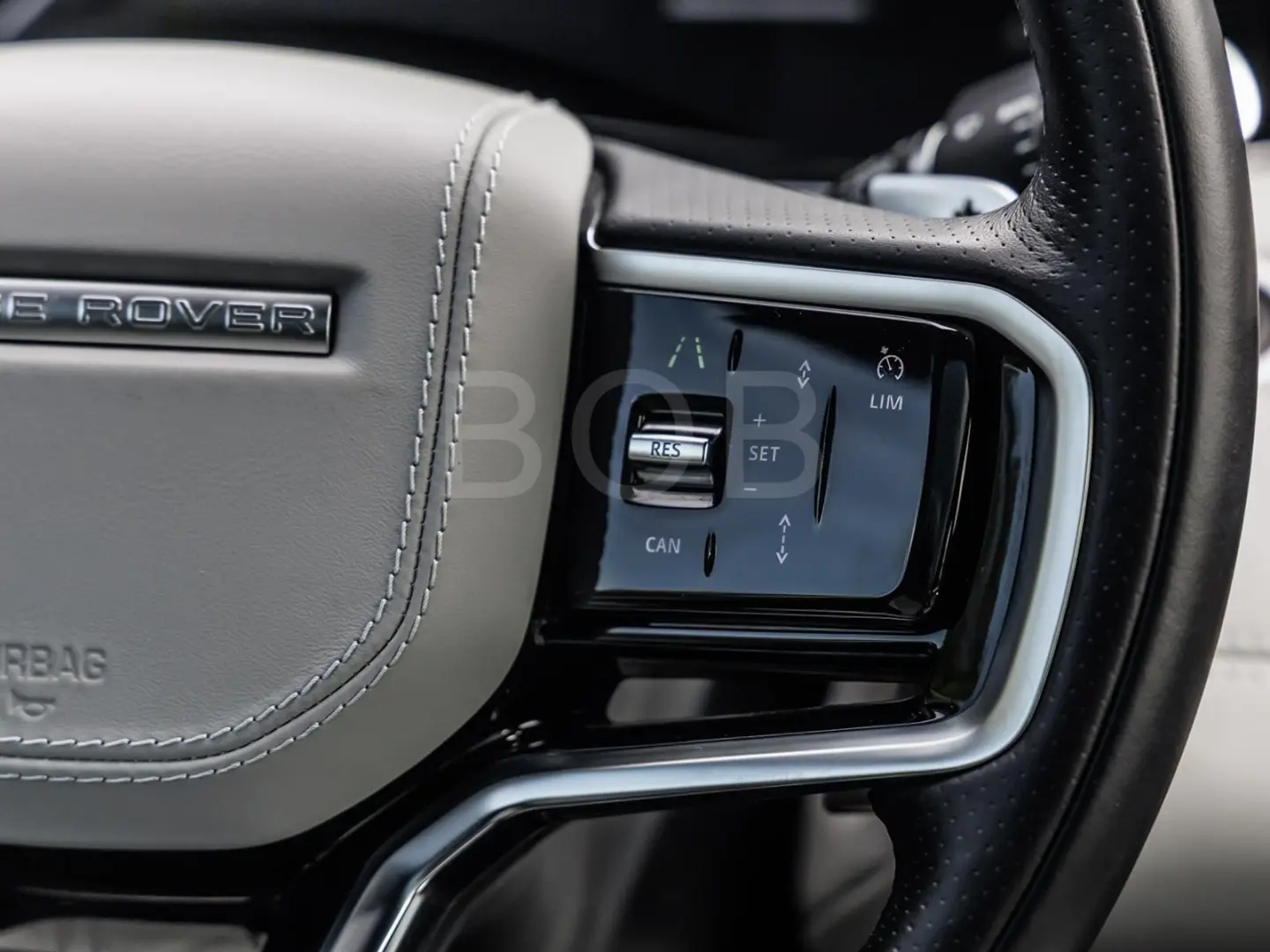 Range Rover Evoque P300e R-Dynamic HSE Pano LED