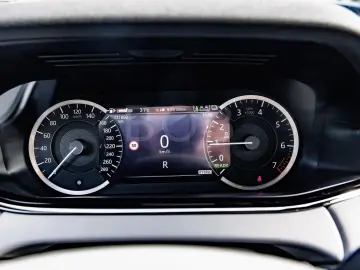 Range Rover Evoque P300e R-Dynamic HSE Pano LED