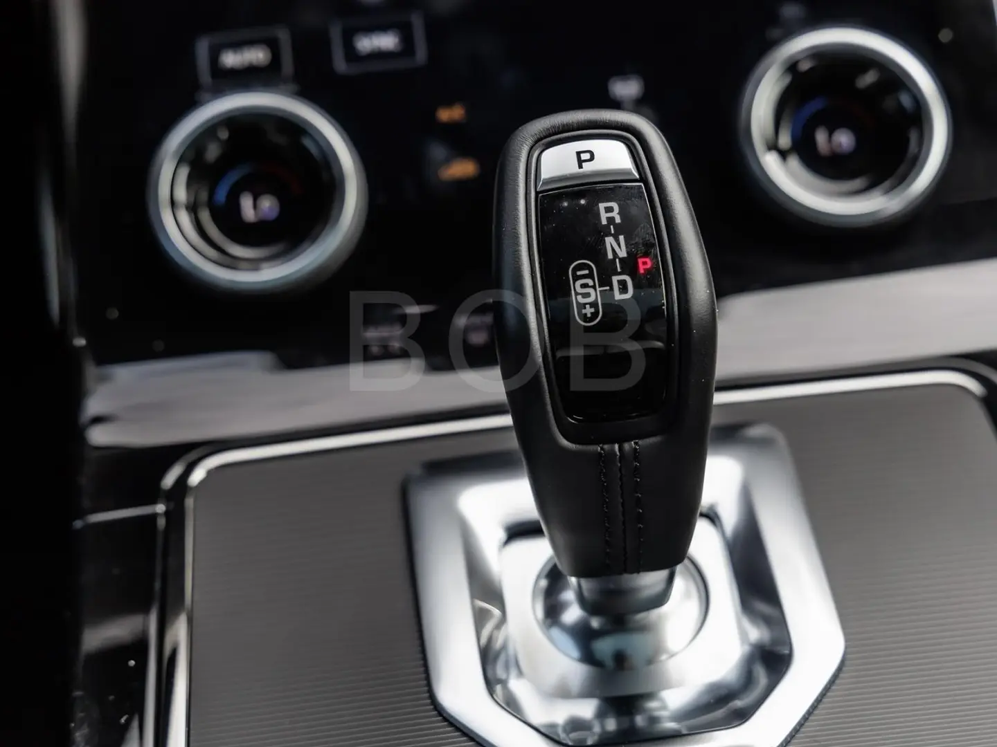 Range Rover Evoque P300e R-Dynamic HSE Pano LED