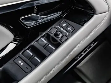 Range Rover Evoque P300e R-Dynamic HSE Pano LED