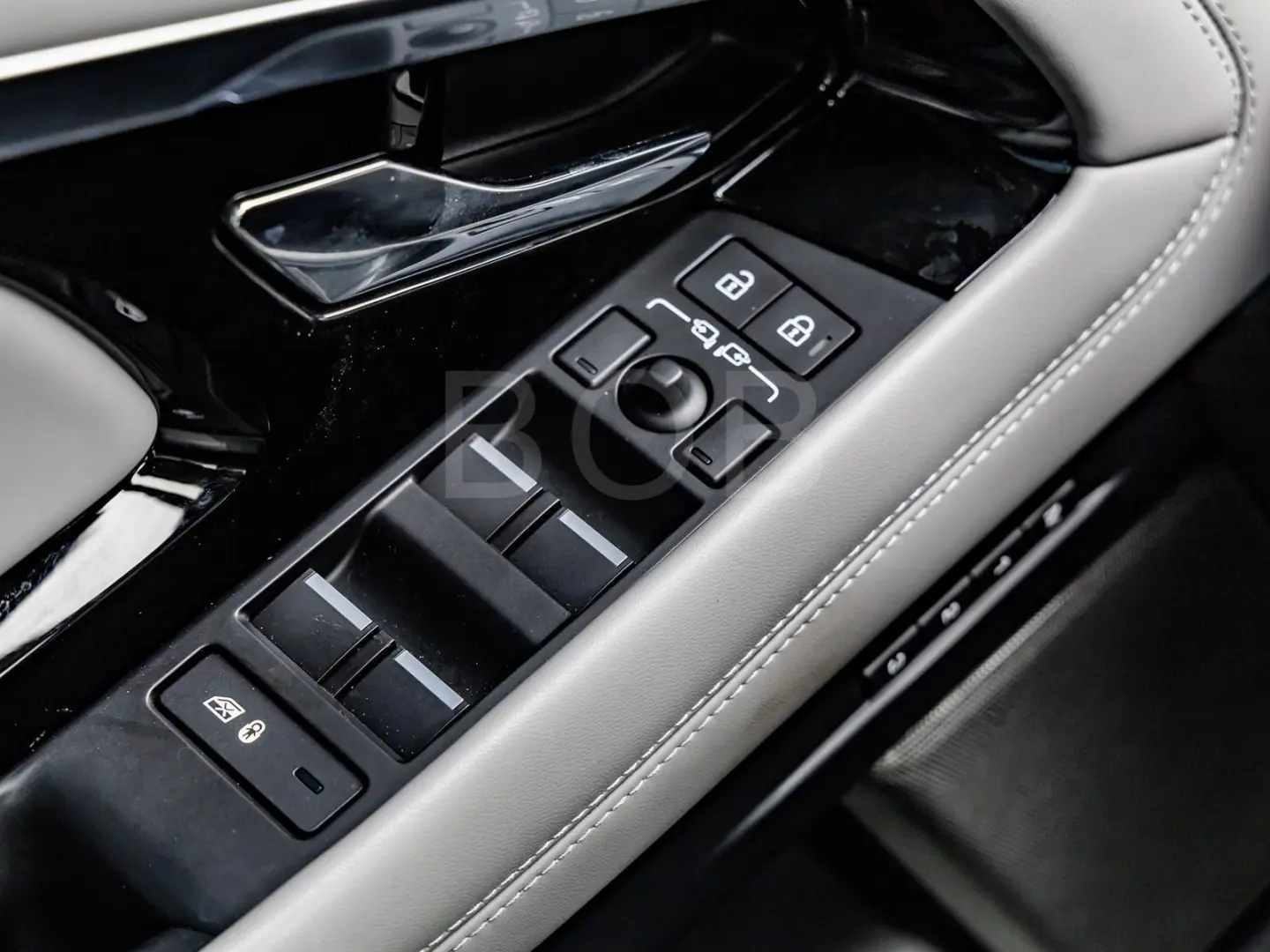 Range Rover Evoque P300e R-Dynamic HSE Pano LED