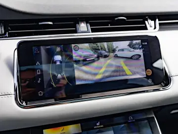 Range Rover Evoque P300e R-Dynamic HSE Pano LED