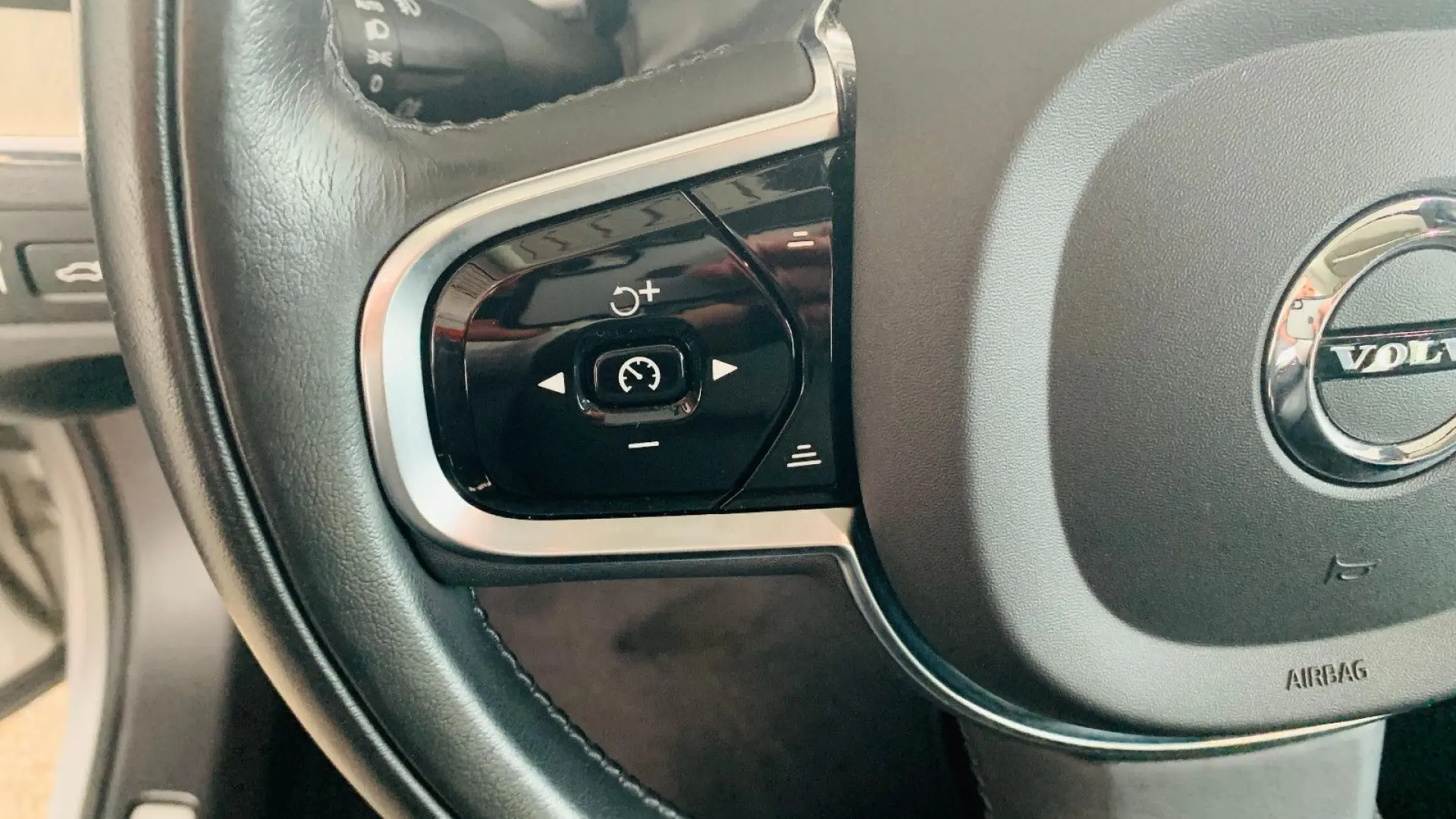 XC60 T6 AWD Recharge PANO LEDER HUD PILOT 360°
