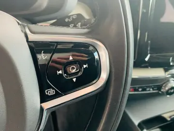 XC60 T6 AWD Recharge PANO LEDER HUD PILOT 360°