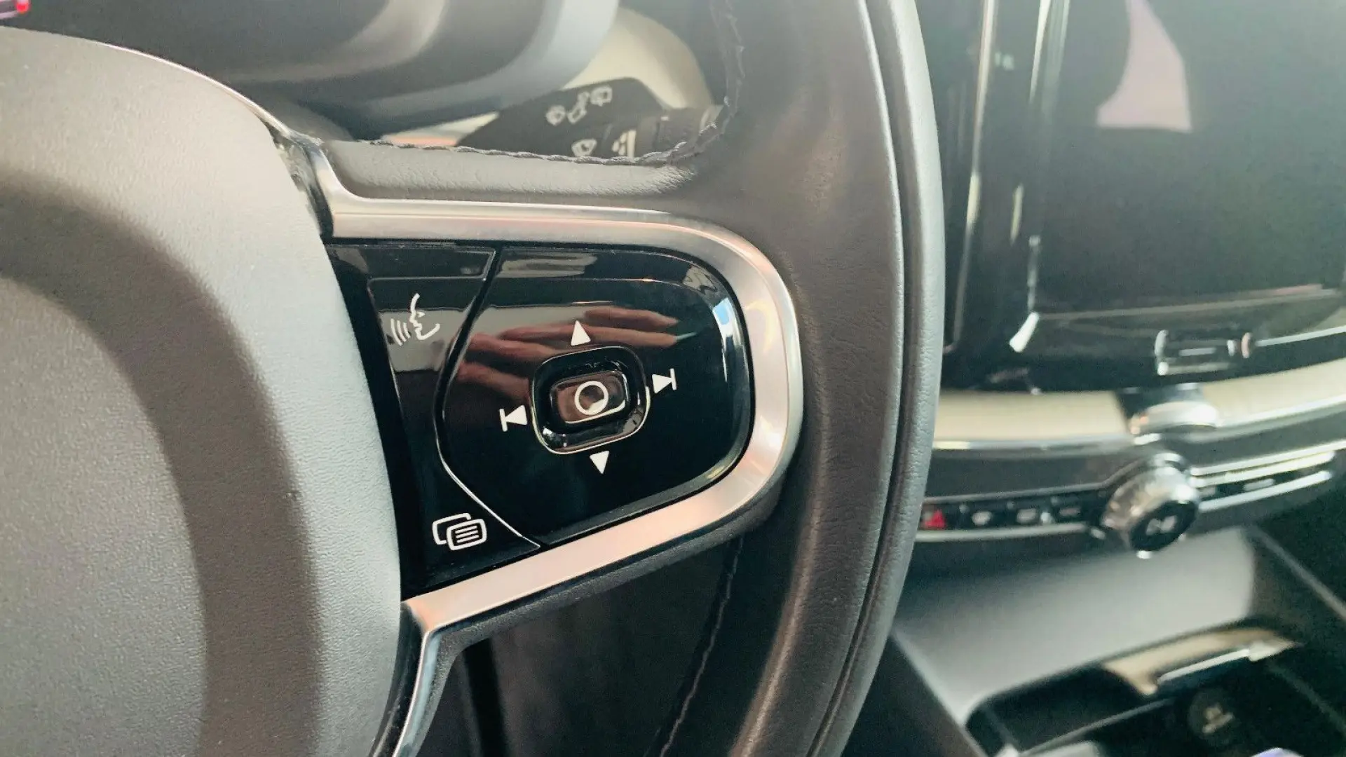 XC60 T6 AWD Recharge PANO LEDER HUD PILOT 360°