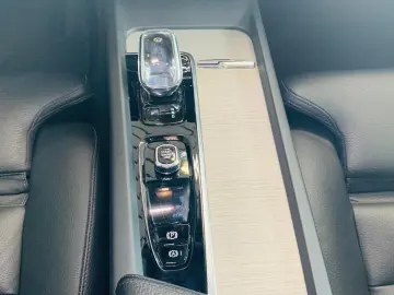 XC60 T6 AWD Recharge PANO LEDER HUD PILOT 360°