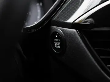 Kuga ST-Line 2.0 | AHK | ACC | RFK | NAVI | LED