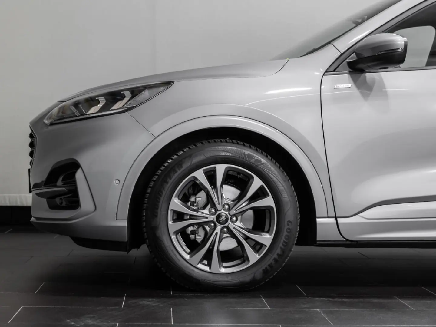 Kuga ST-Line 2.0 | ACC | RFK | NAVI | LED | WI-P