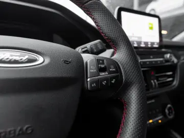 Kuga ST-Line 2.0 | ACC | RFK | NAVI | LED | WI-P