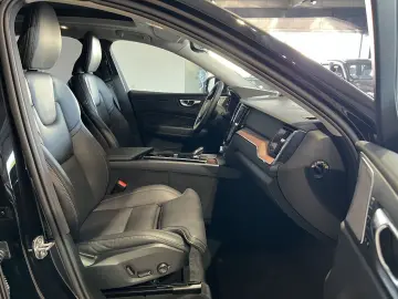XC60 T8 Ultimate Dark Recharge AWD B&W Massage 360