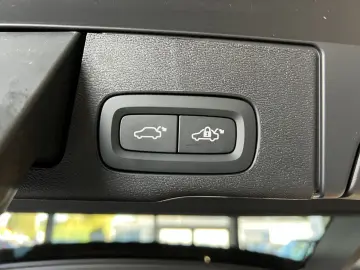 XC60 T8 Ultimate Dark Recharge AWD B&W Massage 360