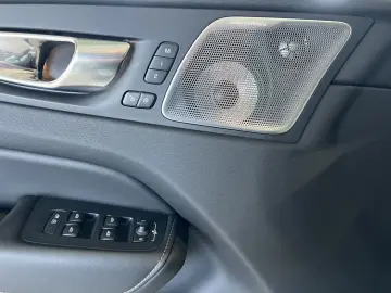 XC60 T8 Ultimate Dark Recharge AWD B&W Massage 360