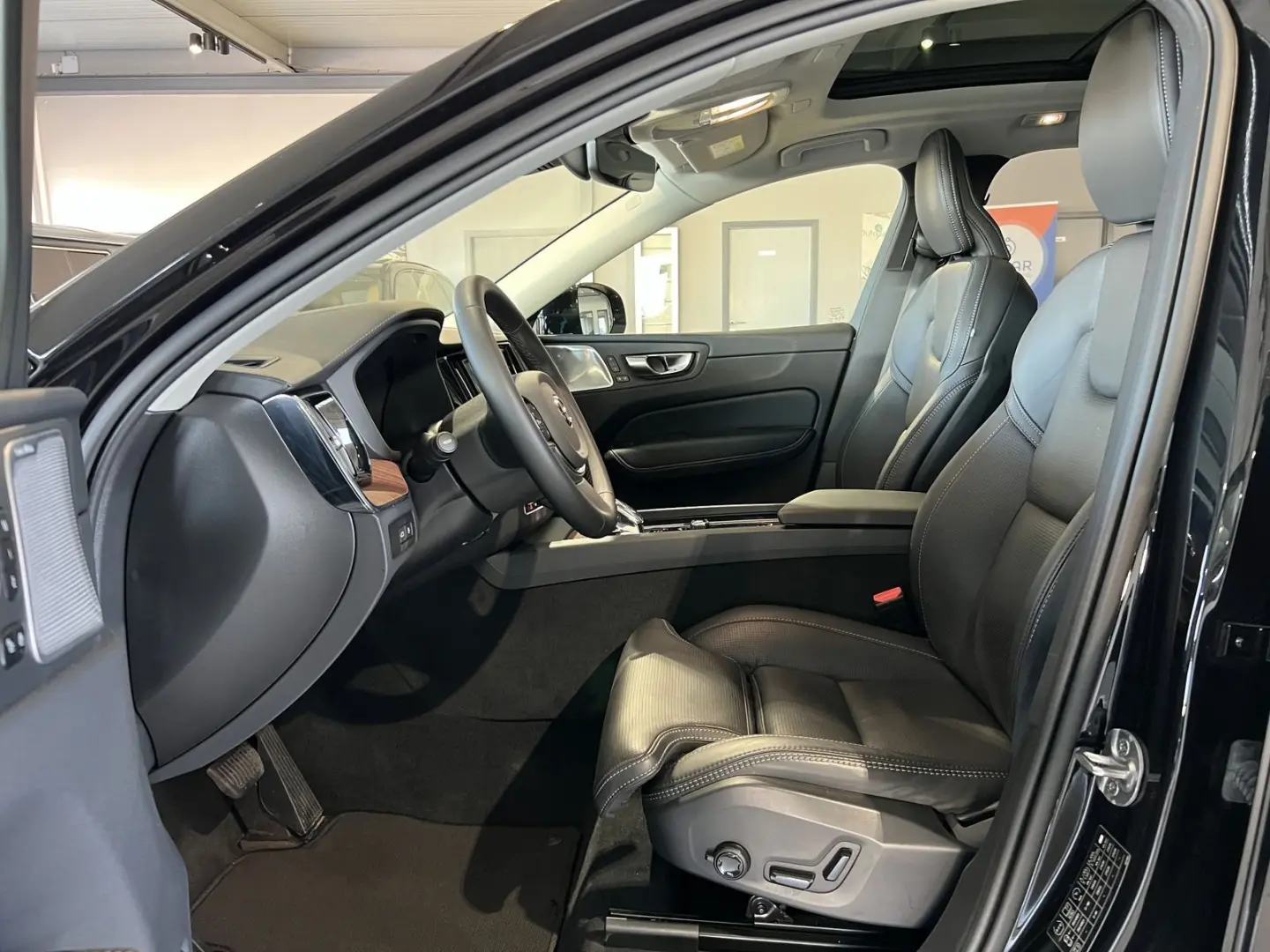 XC60 T8 Ultimate Dark Recharge AWD B&W Massage 360