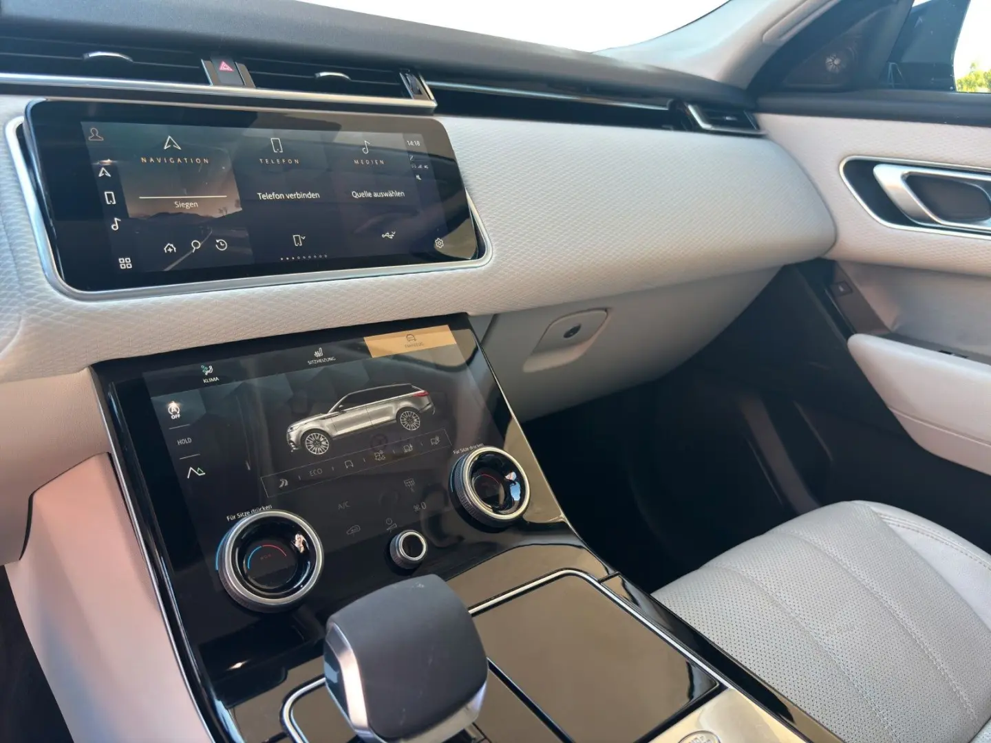 Range Rover Velar P250 R-Dynamic