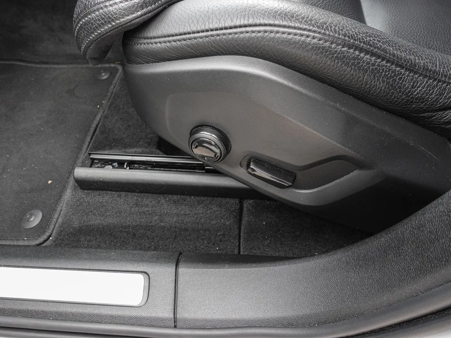 XC60 Momentum Pro AWD B4 Diesel EU6d StandHZG Na